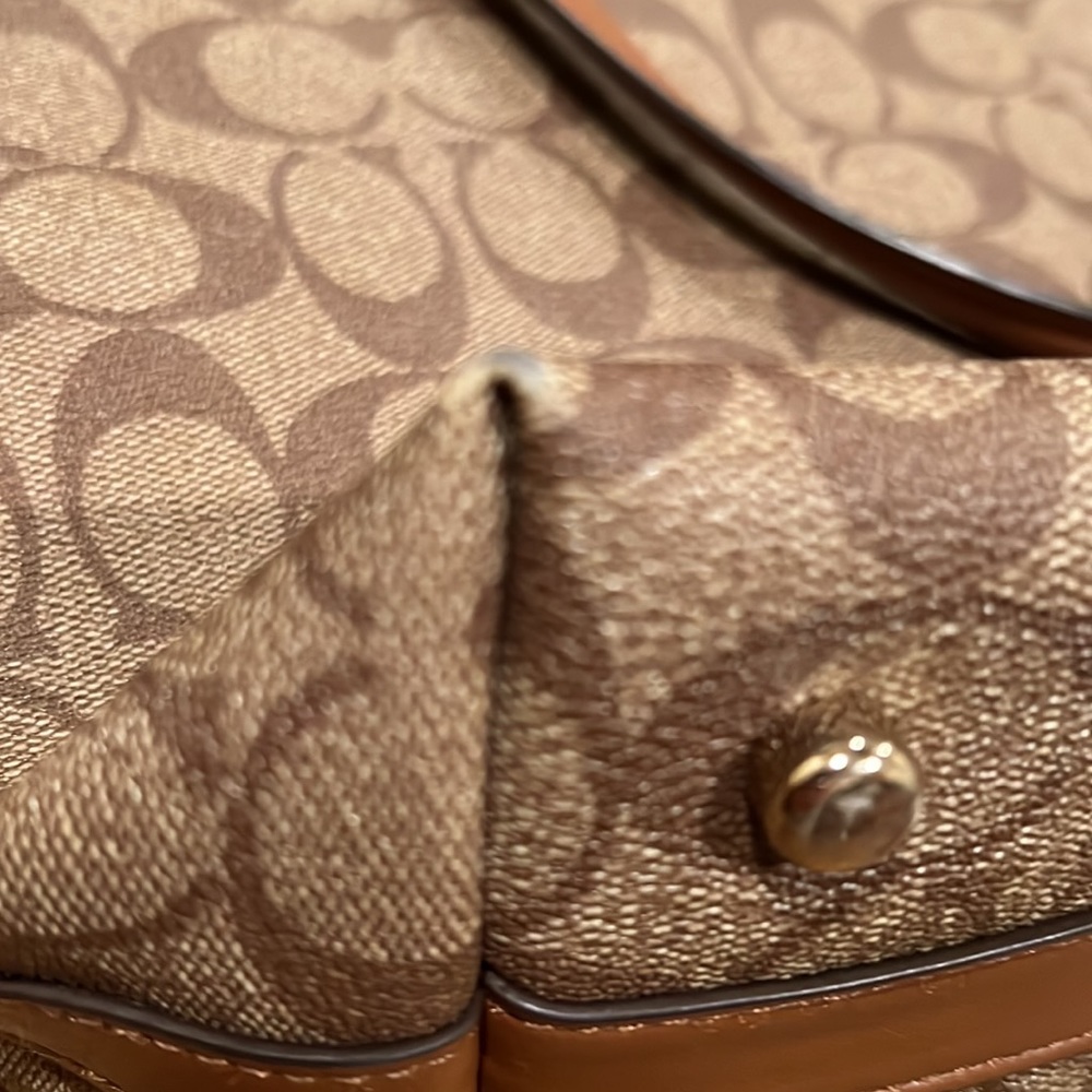 Coach Signature Tote. - Picture 4 of 5